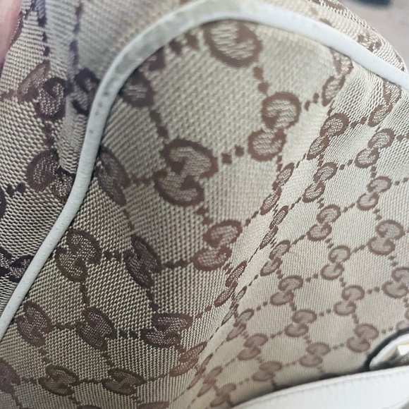 Authentic Gucci Shoulder Bag in Canvas - Picture 8 of 16